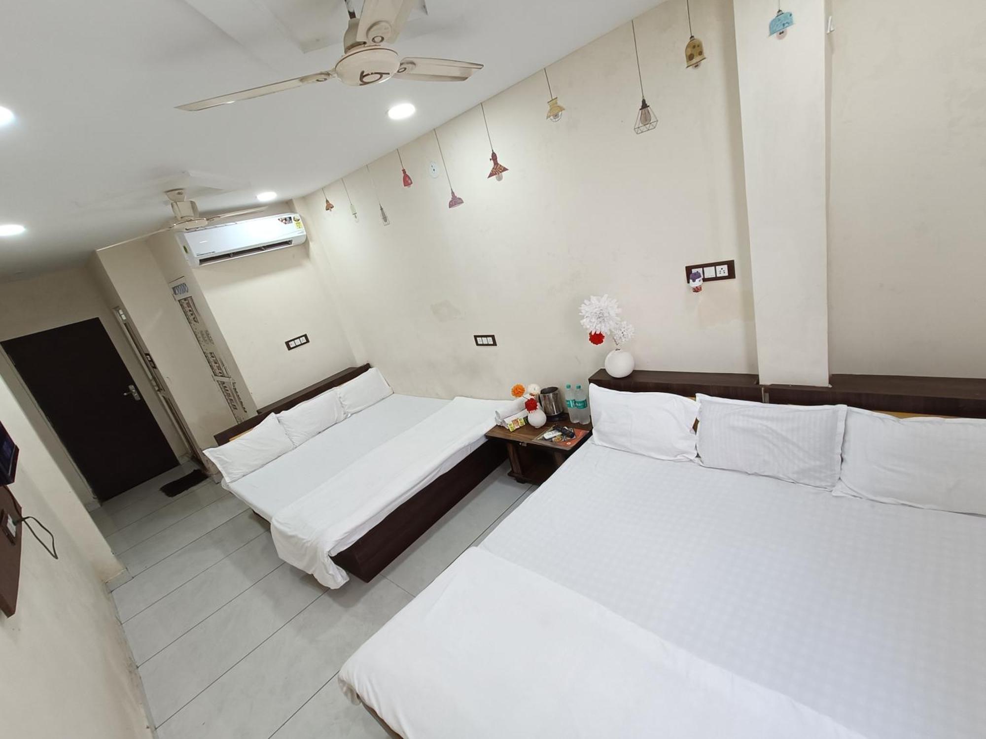 Hotel S Tower Ujjain Exterior photo