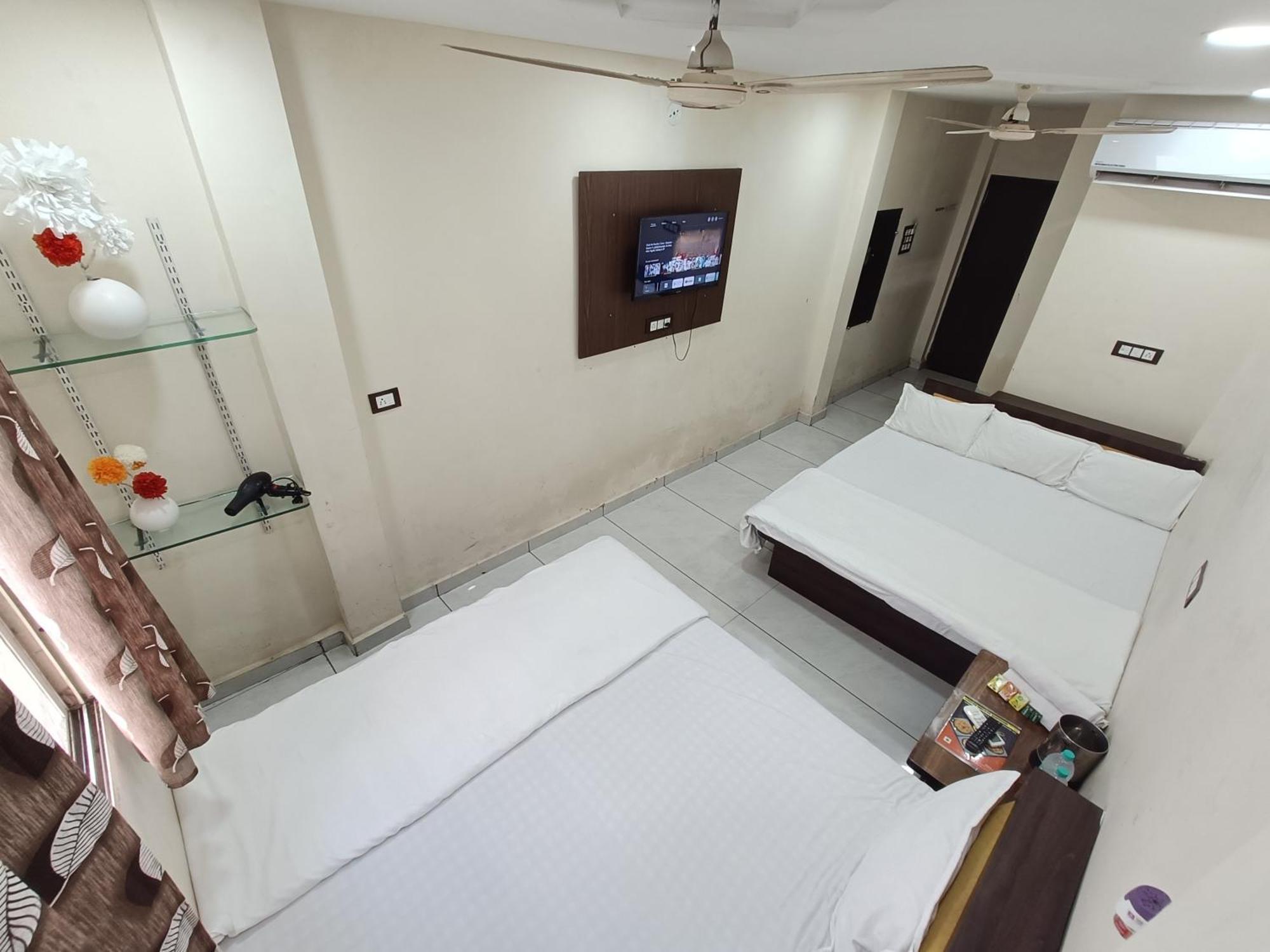 Hotel S Tower Ujjain Exterior photo